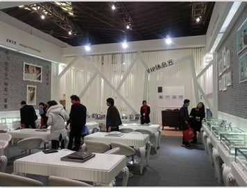 展柜定做與批發(fā) 日朗展覽展柜的價格、規(guī)格與專業(yè)服務(wù)全解析